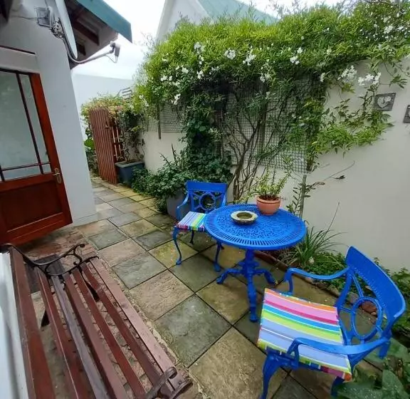 ペンション Willow Cottage George