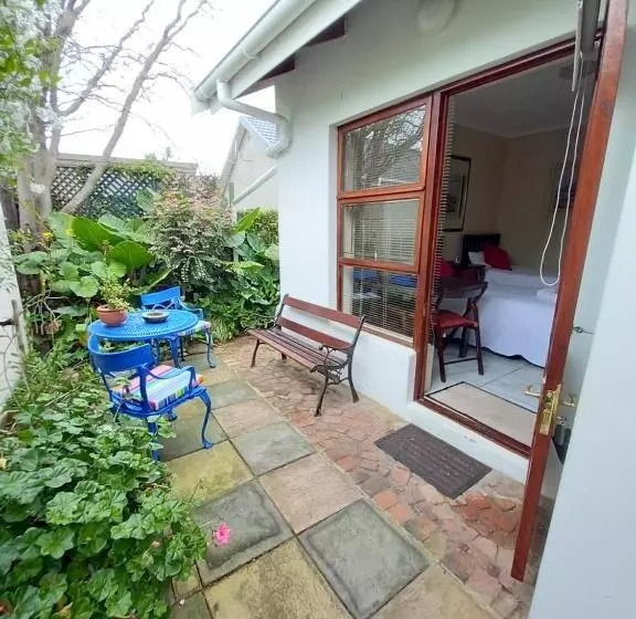 ペンション Willow Cottage George