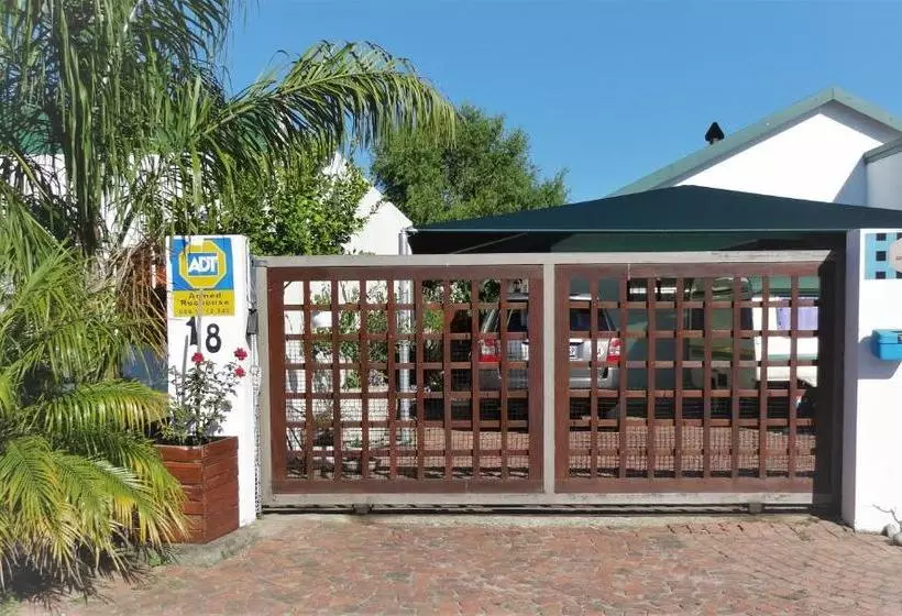 ペンション Willow Cottage George