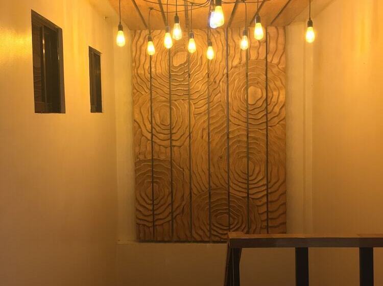 Hostel Mahogany Tourist Inn