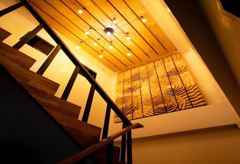 Hostel Mahogany Tourist Inn