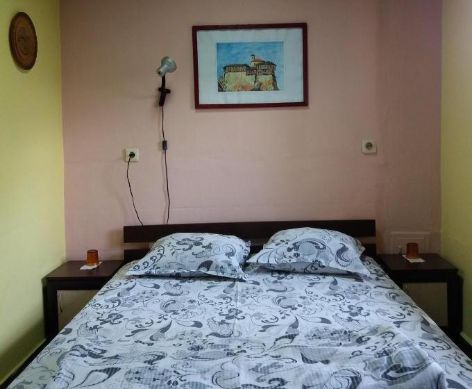 펜션 стаи за гости ореха троян Private Rooms Oreha