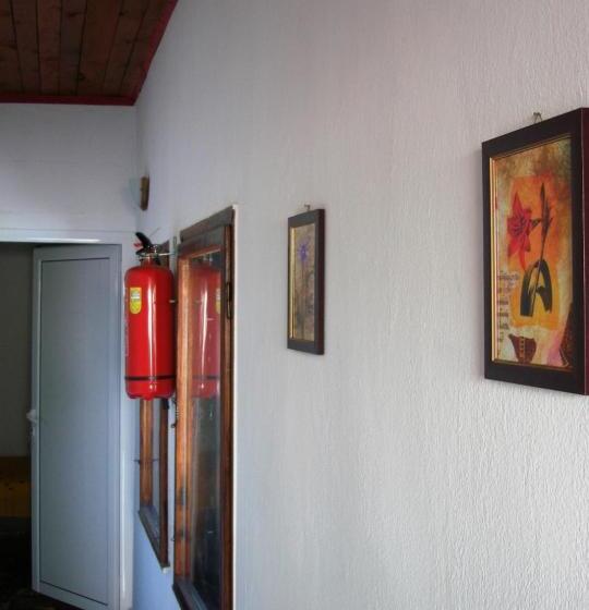 펜션 стаи за гости ореха троян Private Rooms Oreha