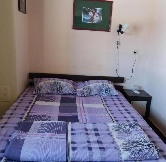 펜션 стаи за гости ореха троян Private Rooms Oreha