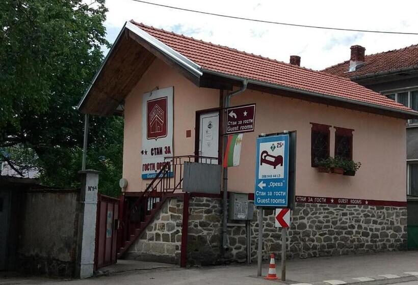 펜션 стаи за гости ореха троян Private Rooms Oreha