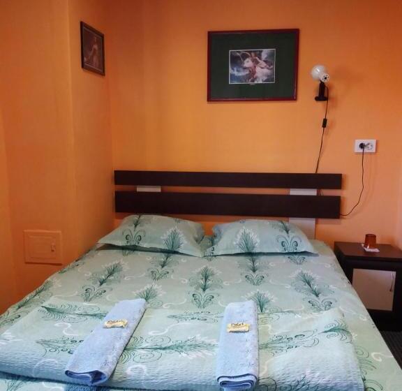 펜션 стаи за гости ореха троян Private Rooms Oreha