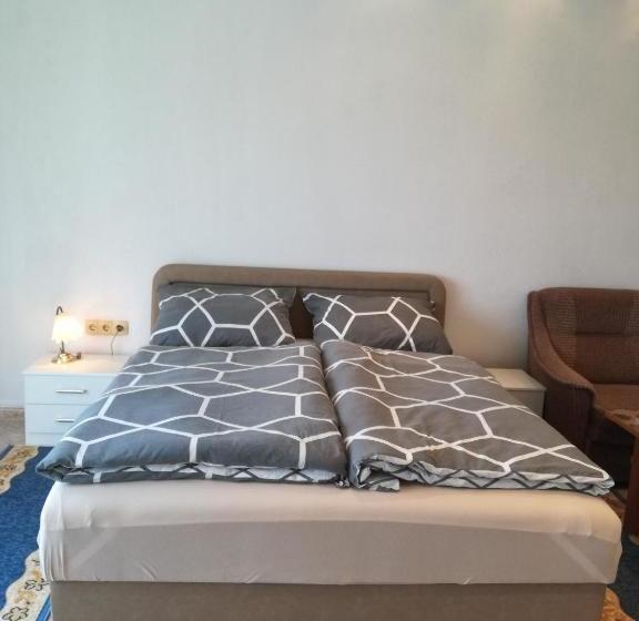 هاستل Prenociste Orhideja