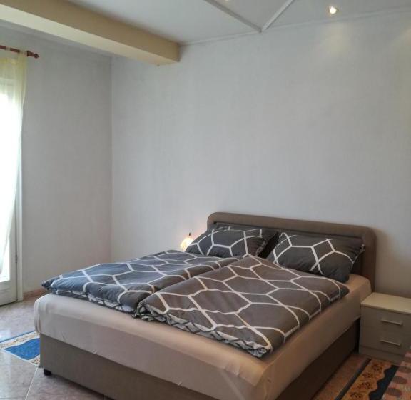 هاستل Prenociste Orhideja