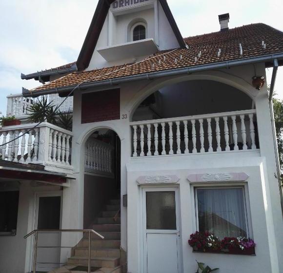 هاستل Prenociste Orhideja