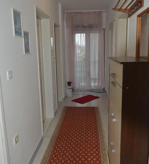 هاستل Prenociste Orhideja