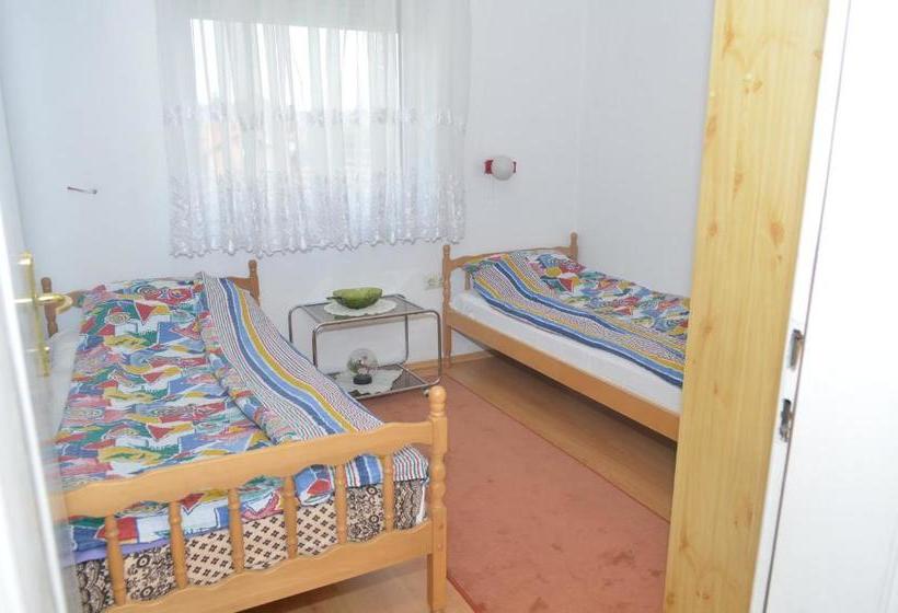 هاستل Prenociste Orhideja