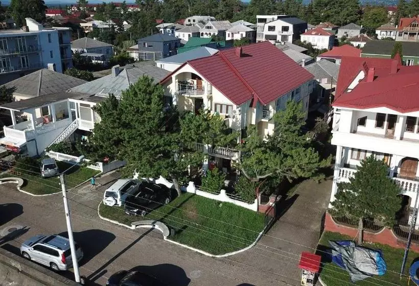 پانسیون Festina Lente