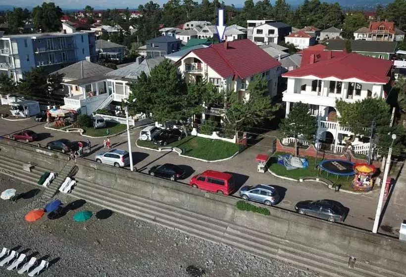 پانسیون Festina Lente