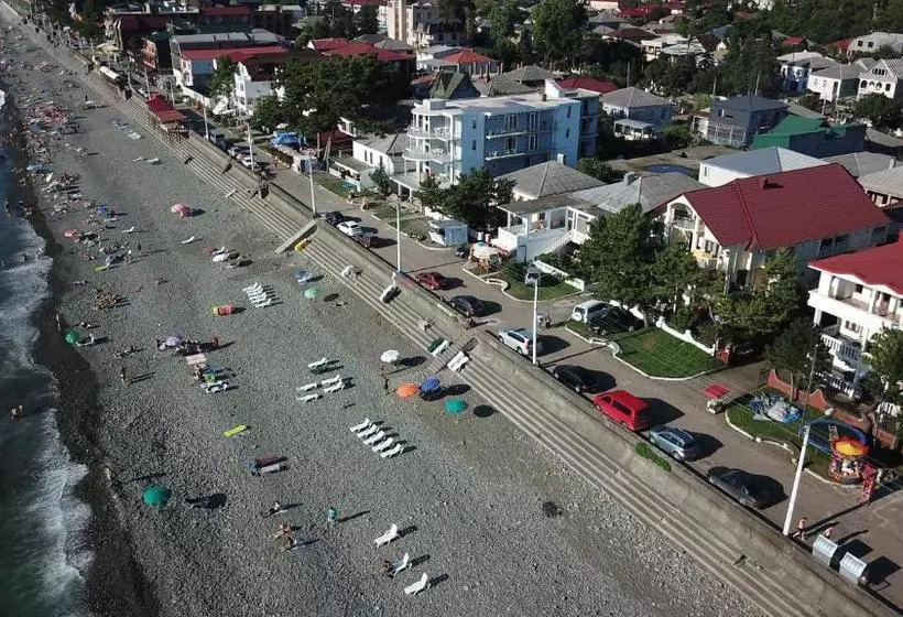 پانسیون Festina Lente