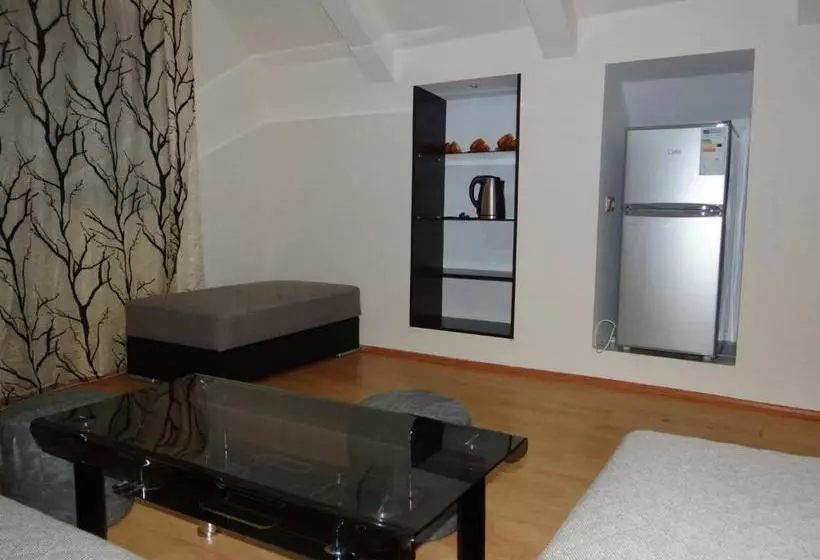 پانسیون Festina Lente