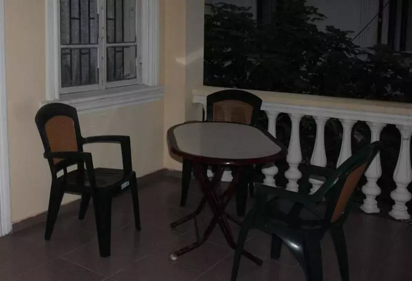 پانسیون Festina Lente