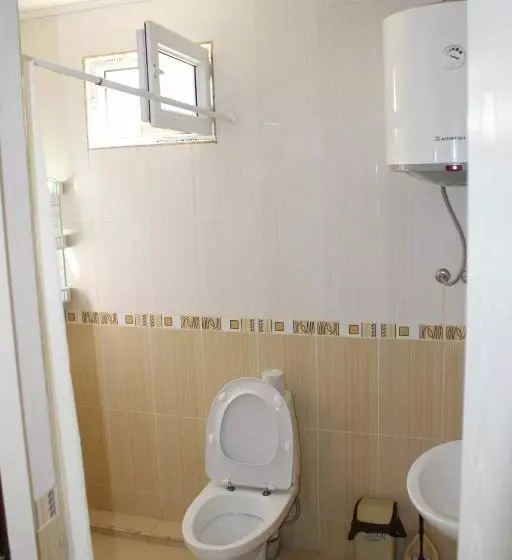 پانسیون Festina Lente