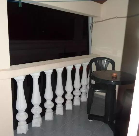 پانسیون Festina Lente