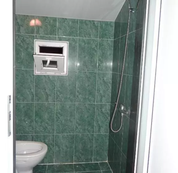 پانسیون Festina Lente