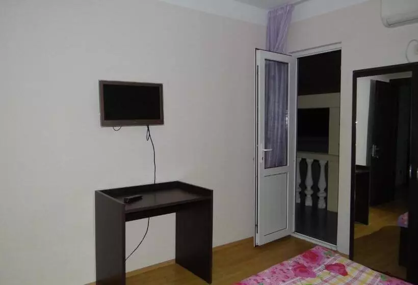 پانسیون Festina Lente