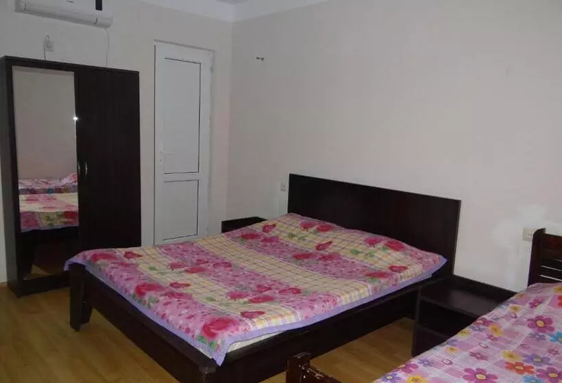 پانسیون Festina Lente