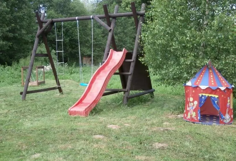 Retkeilymaja Penzion Zemanův Dvůr