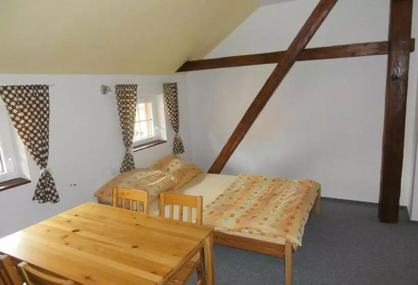 Retkeilymaja Penzion Zemanův Dvůr