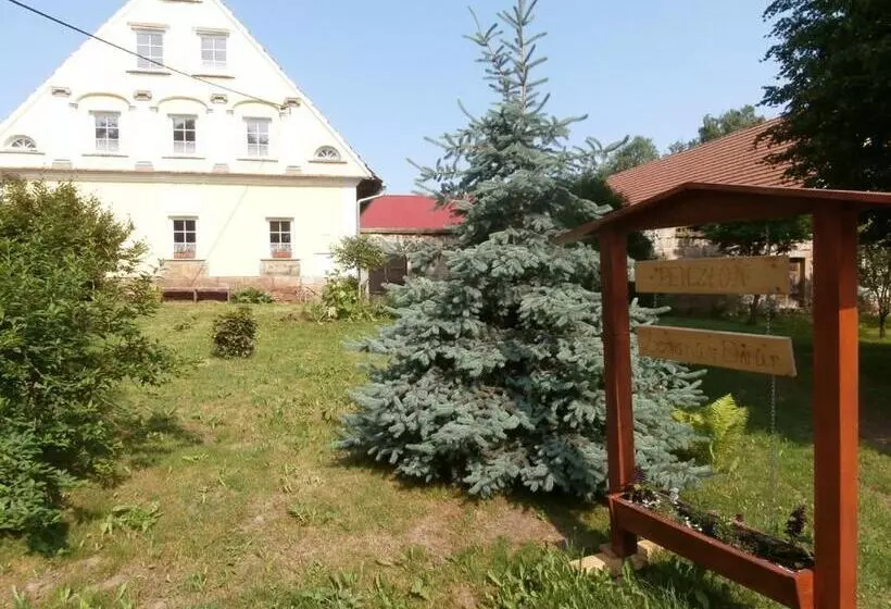 Retkeilymaja Penzion Zemanův Dvůr