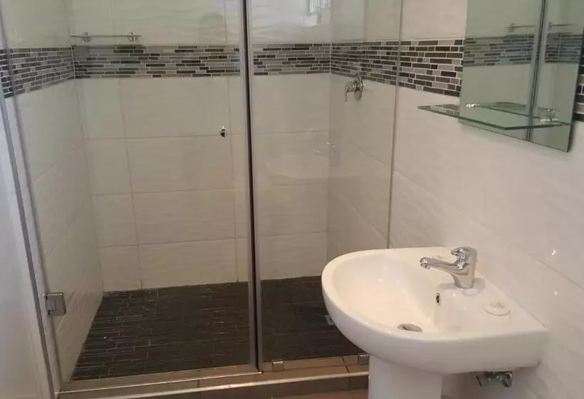 Majatalo 8 Ibis Lane Guest House