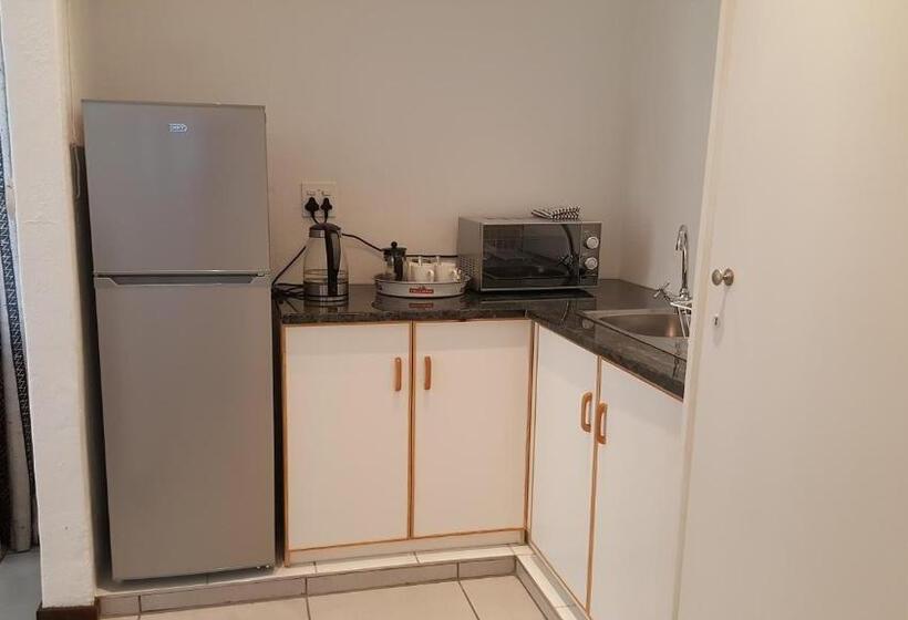 펜션 8 Ibis Lane Guest House