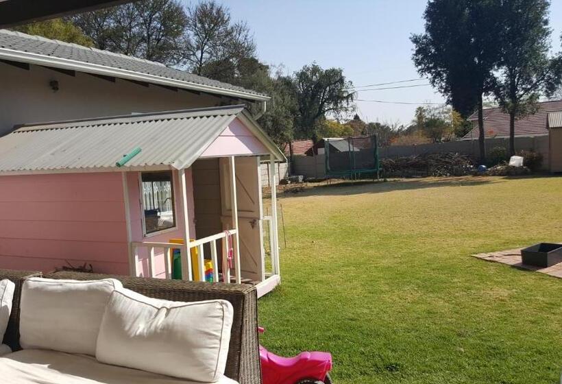 펜션 8 Ibis Lane Guest House