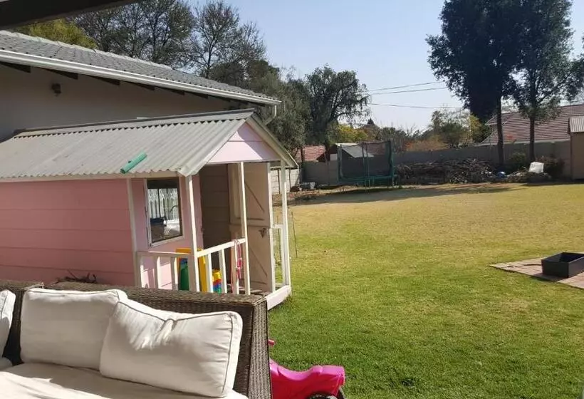 Majatalo 8 Ibis Lane Guest House