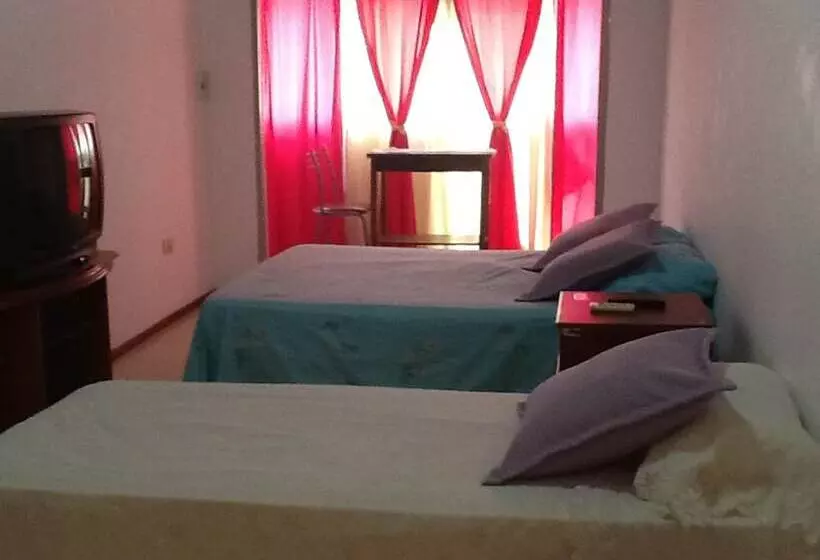 Hotelli Hostal Atix