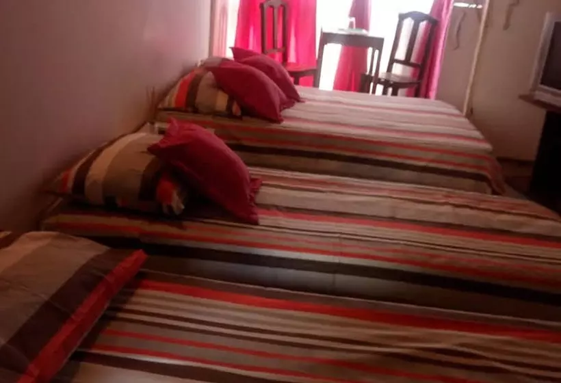 Hotelli Hostal Atix