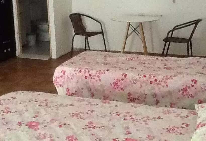 Hotelli Hostal Atix