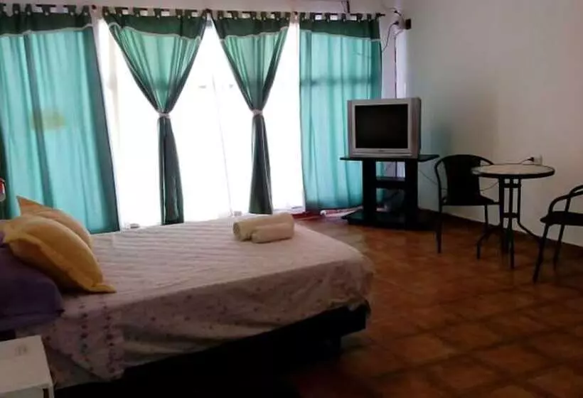 Hotelli Hostal Atix