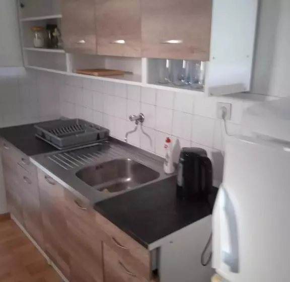 پانسیون Apartment And Rooms Barbaric
