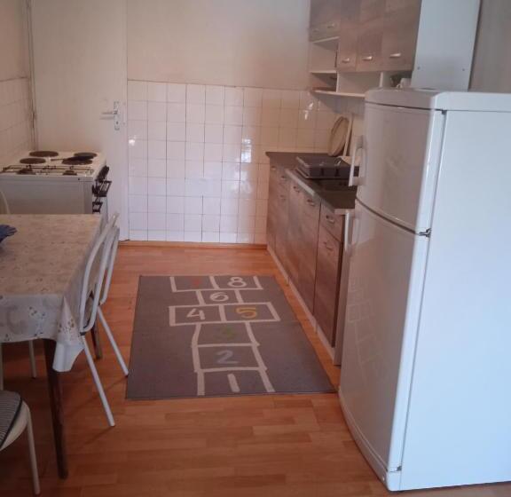 پانسیون Apartment And Rooms Barbaric