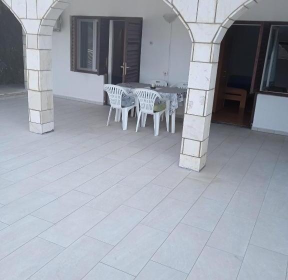 پانسیون Apartment And Rooms Barbaric