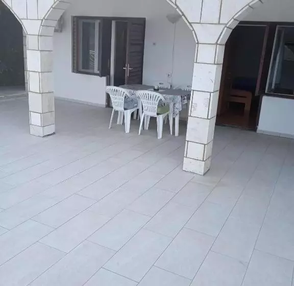 پانسیون Apartment And Rooms Barbaric