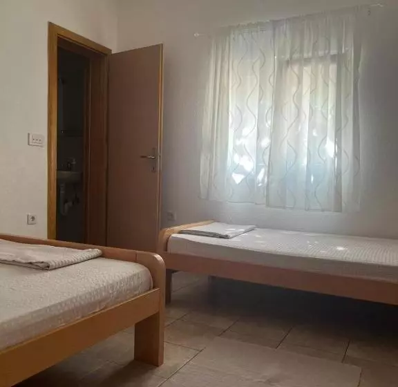 پانسیون Apartment And Rooms Barbaric