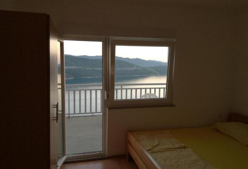 پانسیون Apartment And Rooms Barbaric