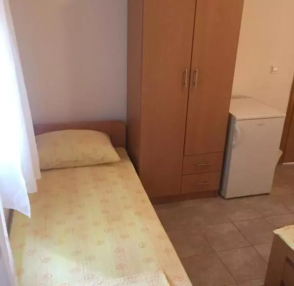 پانسیون Apartment And Rooms Barbaric