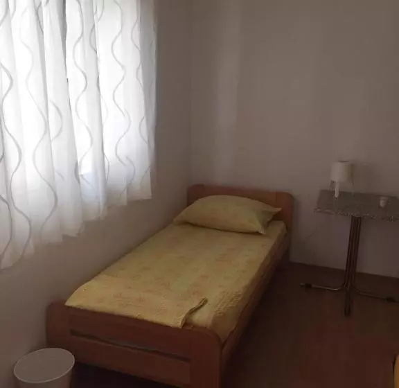 پانسیون Apartment And Rooms Barbaric