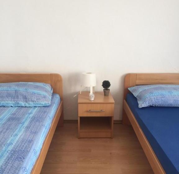 پانسیون Apartment And Rooms Barbaric