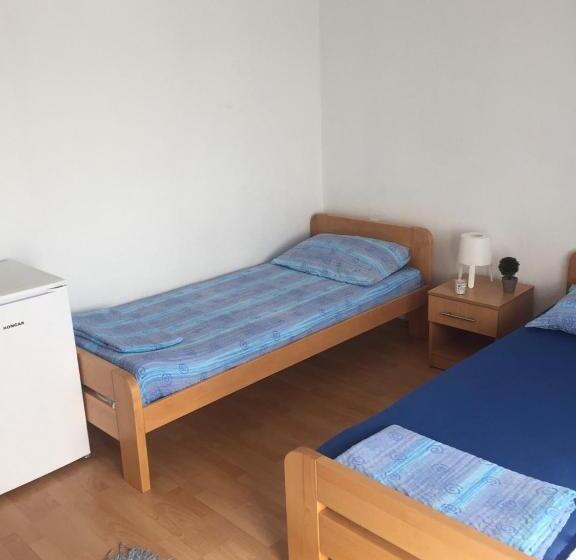 پانسیون Apartment And Rooms Barbaric