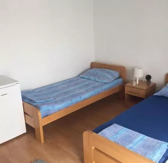 پانسیون Apartment And Rooms Barbaric