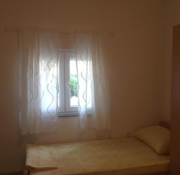 پانسیون Apartment And Rooms Barbaric