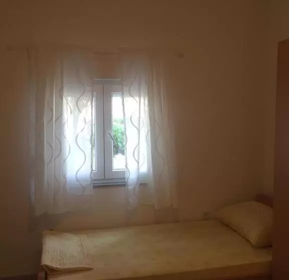 پانسیون Apartment And Rooms Barbaric