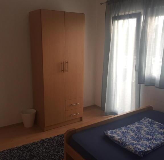 پانسیون Apartment And Rooms Barbaric